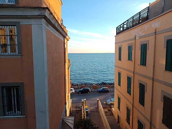 Appartamento quadrilocale in affitto in Via di Pozzuoli, Bagnoli, Napoli