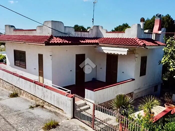 Casa quadrilocale in vendita in Contrada Antonelli, Monopoli
