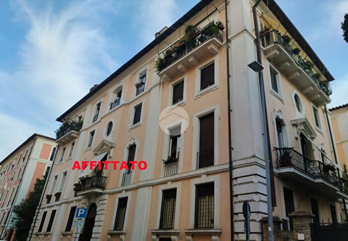 Appartamento trilocale in affitto in Via Montevideo, Roma