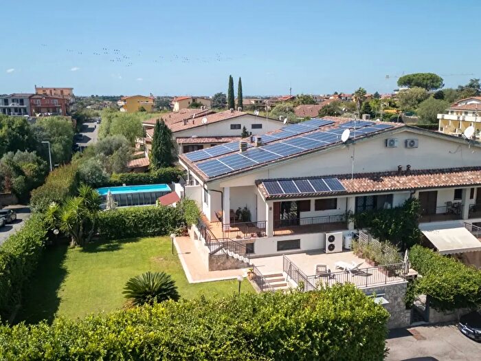 Casa con 8 locali in vendita in Via Valerio Giacomini, Roma