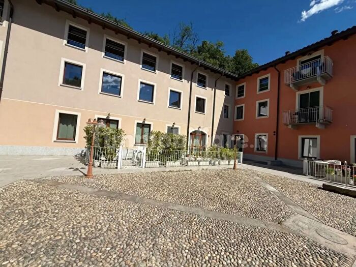 Appartamento monolocale in vendita in Via Costa Lambro, Carate Brianza