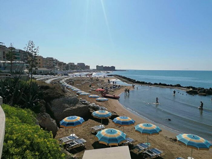 Casa con 5 locali in affitto in Via Eco, Lido di Cincinnato Sirene, Anzio
