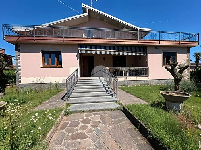 Casa con 8 locali in vendita in Via Dante Alighieri, Castelcovati