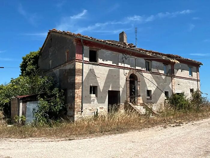 Casa con 10 locali in vendita in Contrada Divina Pastora, Tolentino