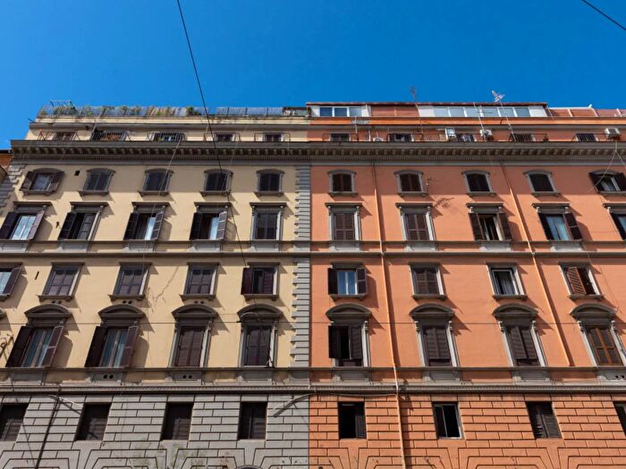 Appartamento trilocale in vendita in Via Napoleone III, Roma