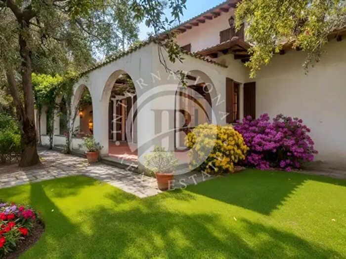 Casa con 6 locali in vendita in Forte Dei Marmi