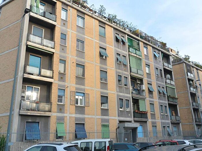 Appartamento trilocale in affitto in Via Ponte di Legno, Quartiere Feltre, Milano