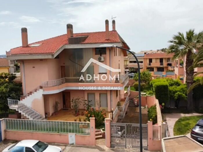 Appartamento con 5 locali in vendita in Via Lisbona, Selargius