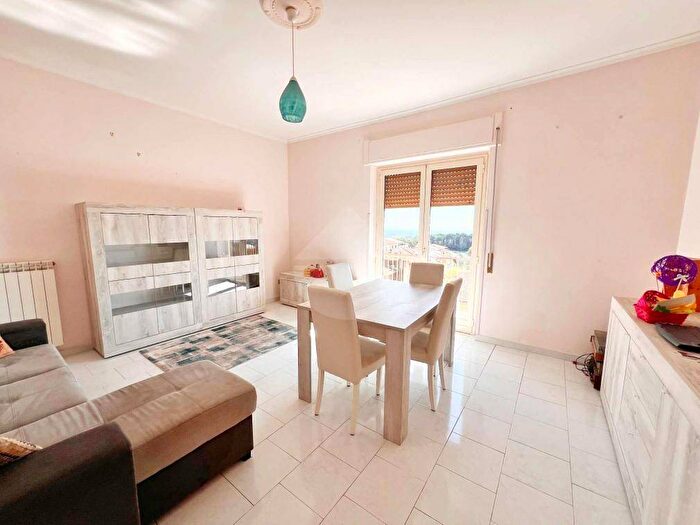 Appartamento con 5 locali in affitto in Centro, Montefiascone