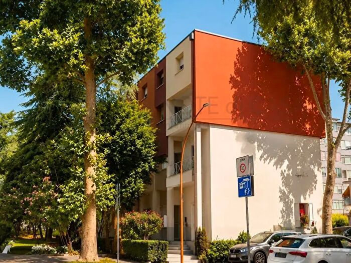 Appartamento con 5 locali in vendita in Viale Guglielmo Oberdan, Cesena