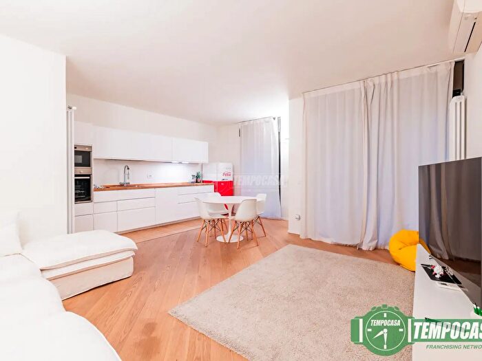 Appartamento trilocale in vendita in Via Martiri di Cefalonia, San Donato Milanese