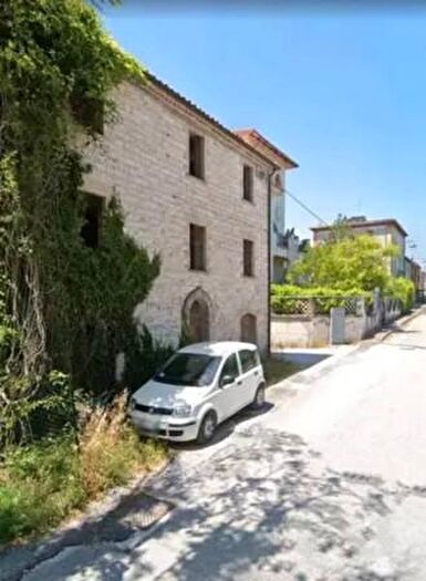 Appartamento con 6 locali in vendita in Via Giacomo Leopardi, Sassoferrato