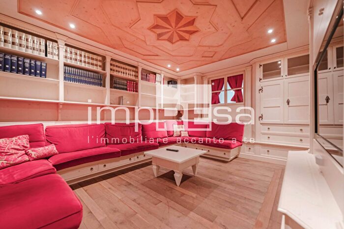 Casa con 8 locali in vendita in Via General Giardino, Conegliano