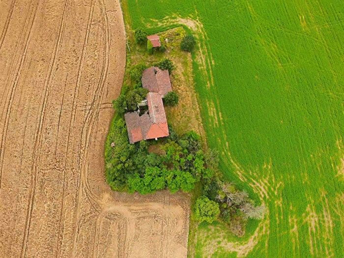 Casa con 8 locali in vendita in Via Tortona Carbonara Scrivia Alessandria, Carbonara Scrivia