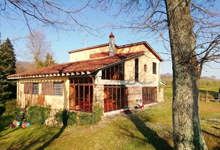 Casa con 10 locali in vendita in Borgo San Lorenzo