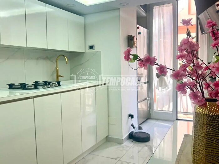 Appartamento bilocale in affitto in Via San Attanasio, Napoli