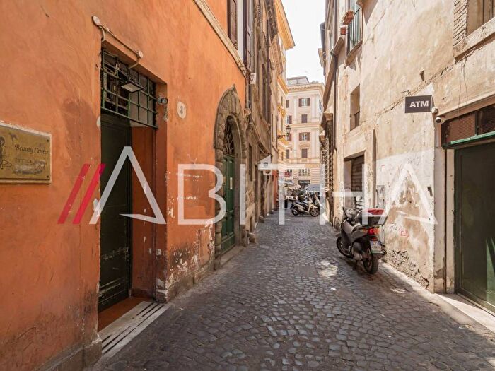 Appartamento quadrilocale in affitto in Vicolo Savelli, Campo de' Fiori, Roma