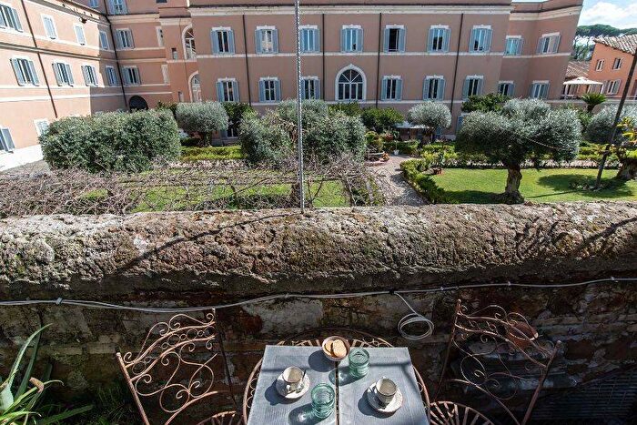 Appartamento quadrilocale in affitto in Via dei Fienili, Colosseo Fori Imperiali, Roma