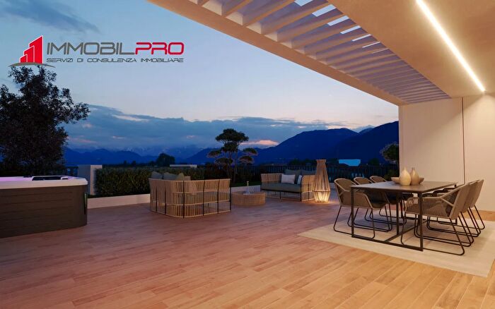 Appartamento quadrilocale in vendita in Via Santa Rosa, Zane