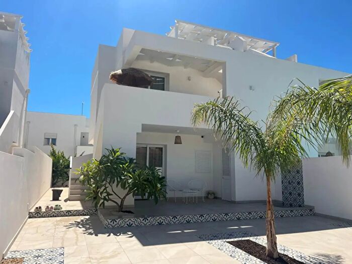 Casa con 6 locali in vendita in Viale Ionio, Noto
