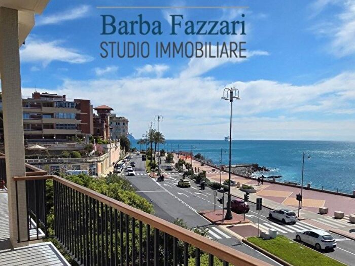 Appartamento con 6 locali in affitto in Via Piave, Albaro, Genova