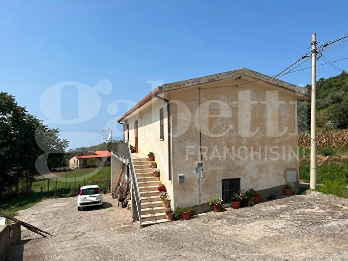 Casa quadrilocale in vendita in Località Piano San Salvatore, Fiumefreddo Bruzio