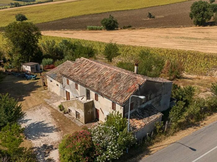 Casa con 7 locali in vendita in Montemarciano