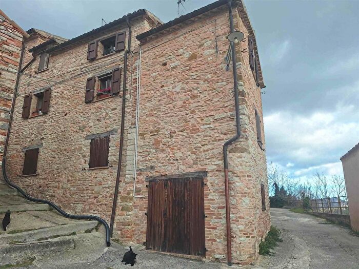 Casa trilocale in vendita in San Severino Marche