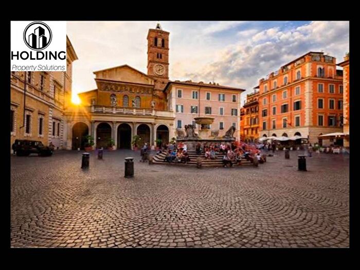 Casa bilocale in vendita in Piazza Sidney Sonnino, Trastevere, Roma