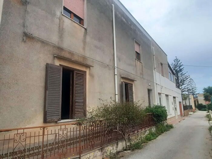 Casa con 7 locali in vendita in Marsala