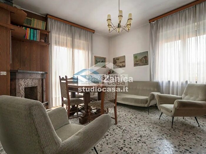 Appartamento trilocale in vendita in Via Como, Bergamo