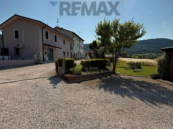 Casa con 8 locali in vendita in Via Piave, Brendola