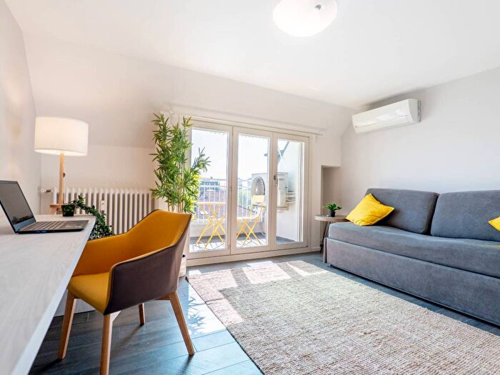 Appartamento trilocale in affitto in Via Francesco Ferrucci, Sempione, Milano