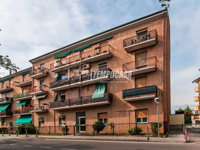 Appartamento bilocale in vendita in Via Trieste, Limbiate