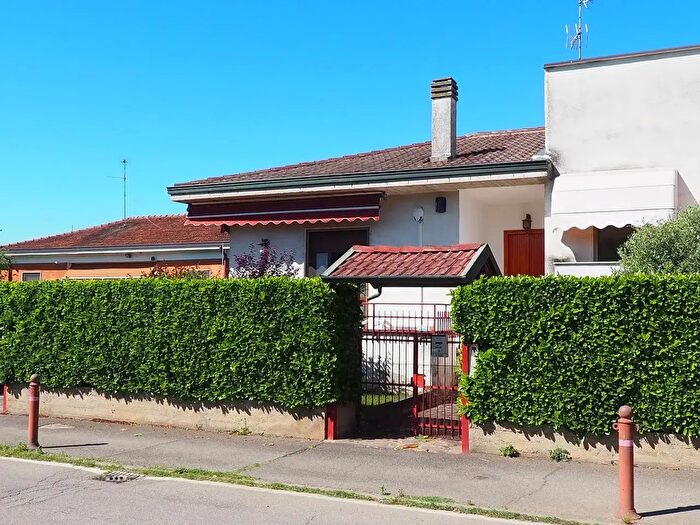 Casa trilocale in vendita in Via Pilastrello, Inzago