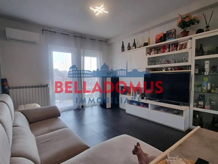 Appartamento quadrilocale in vendita in Via dei Castelli Romani, Pomezia