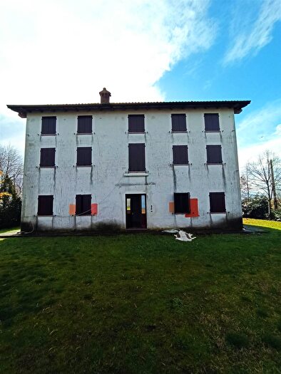 Casa con 12 locali in vendita in Cadelbosco Di Sopra