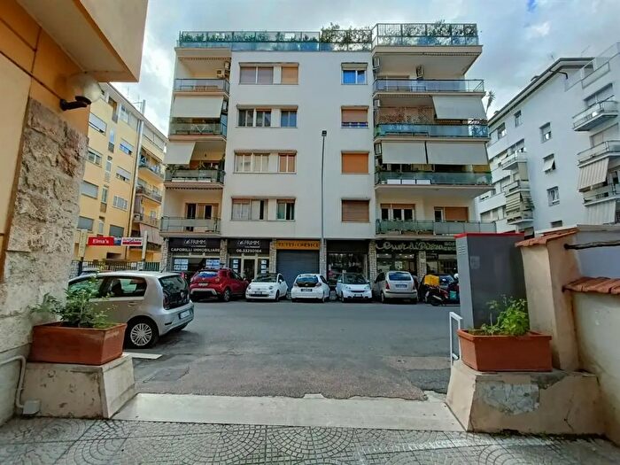 Appartamento trilocale in vendita in Via Alberico Albricci, Roma