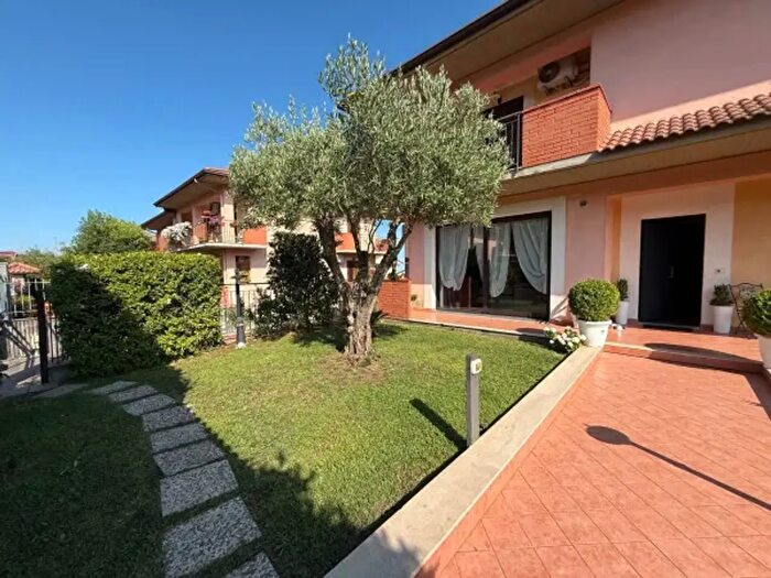 Casa con 6 locali in vendita in Via Salvo d'Acquisto, Aci Sant'Antonio