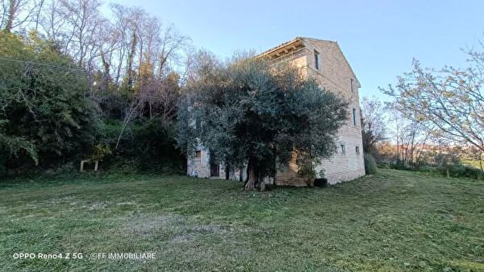 Casa con 6 locali in vendita in Strada Provinciale Maceratese, Montegiorgio