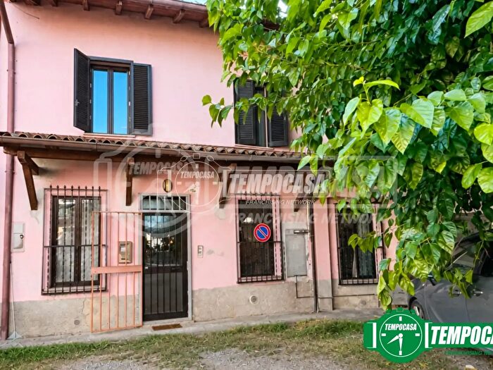 Casa quadrilocale in vendita in Via Cesare Battisti, Casorate Primo