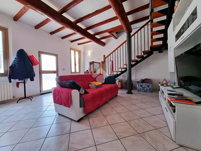 Casa quadrilocale in vendita in Via Vaschi, Borgo Virgilio