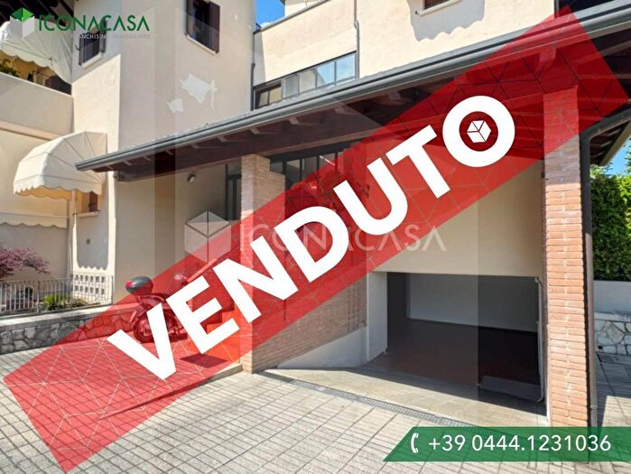 Appartamento con 5 locali in vendita in Via Po, Arcugnano
