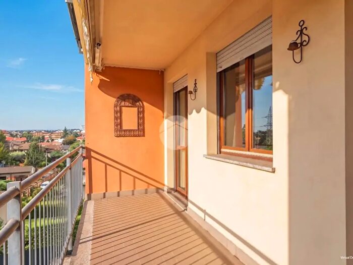 Appartamento trilocale in vendita in Via Olona, Gallarate