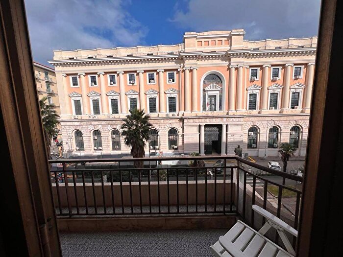 Appartamento trilocale in affitto in Corso Giuseppe Garibaldi, Centro, Salerno