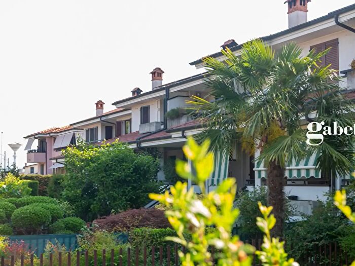 Casa quadrilocale in vendita in Via Donizetti, Ronco Briantino