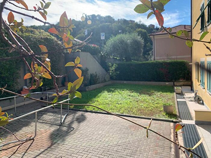 Appartamento trilocale in affitto in Via Adriano V, San Salvatore, Cogorno