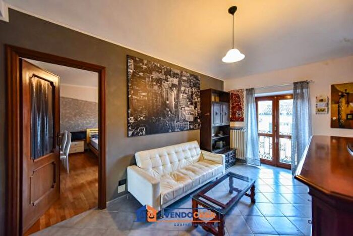 Appartamento con 5 locali in vendita in Via Macerata, Torino