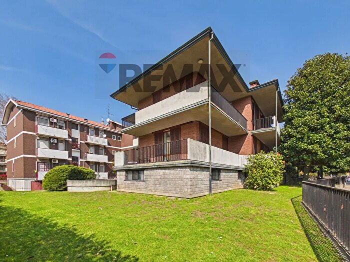 Appartamento con 5 locali in vendita in Via Fusi, Pavia