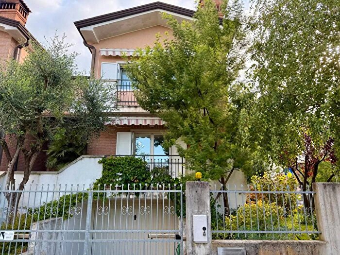 Casa quadrilocale in vendita in Via Reggio Emilia Staranzano, Staranzano